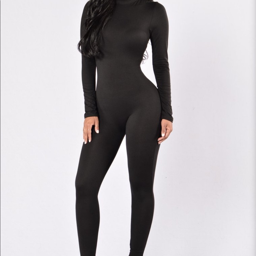 Longsleeve black jumper silver zipper on the back